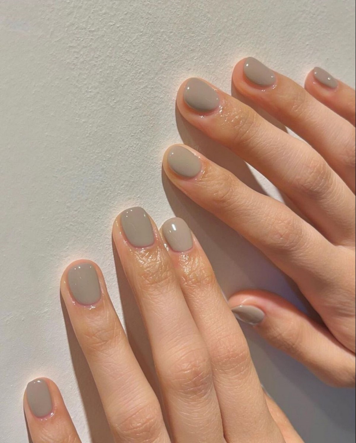 Маникюр 2026: этот цвет выглядит дорого, но делает руки дешевыми