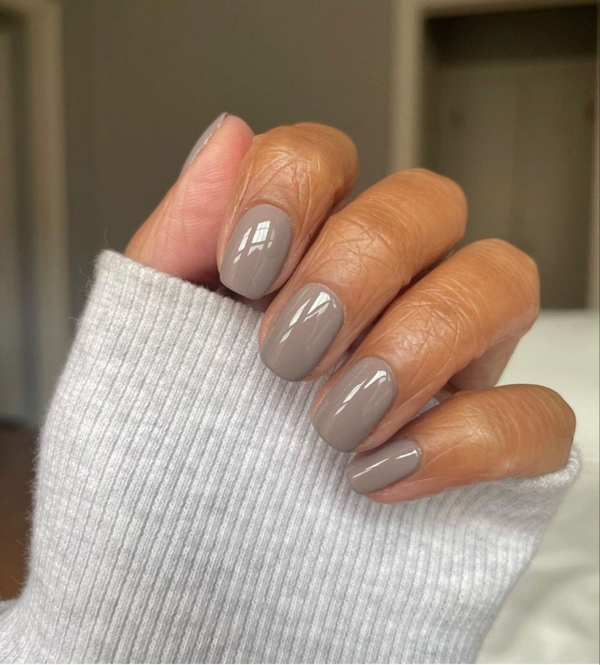 Маникюр 2026: этот цвет выглядит дорого, но делает руки дешевыми