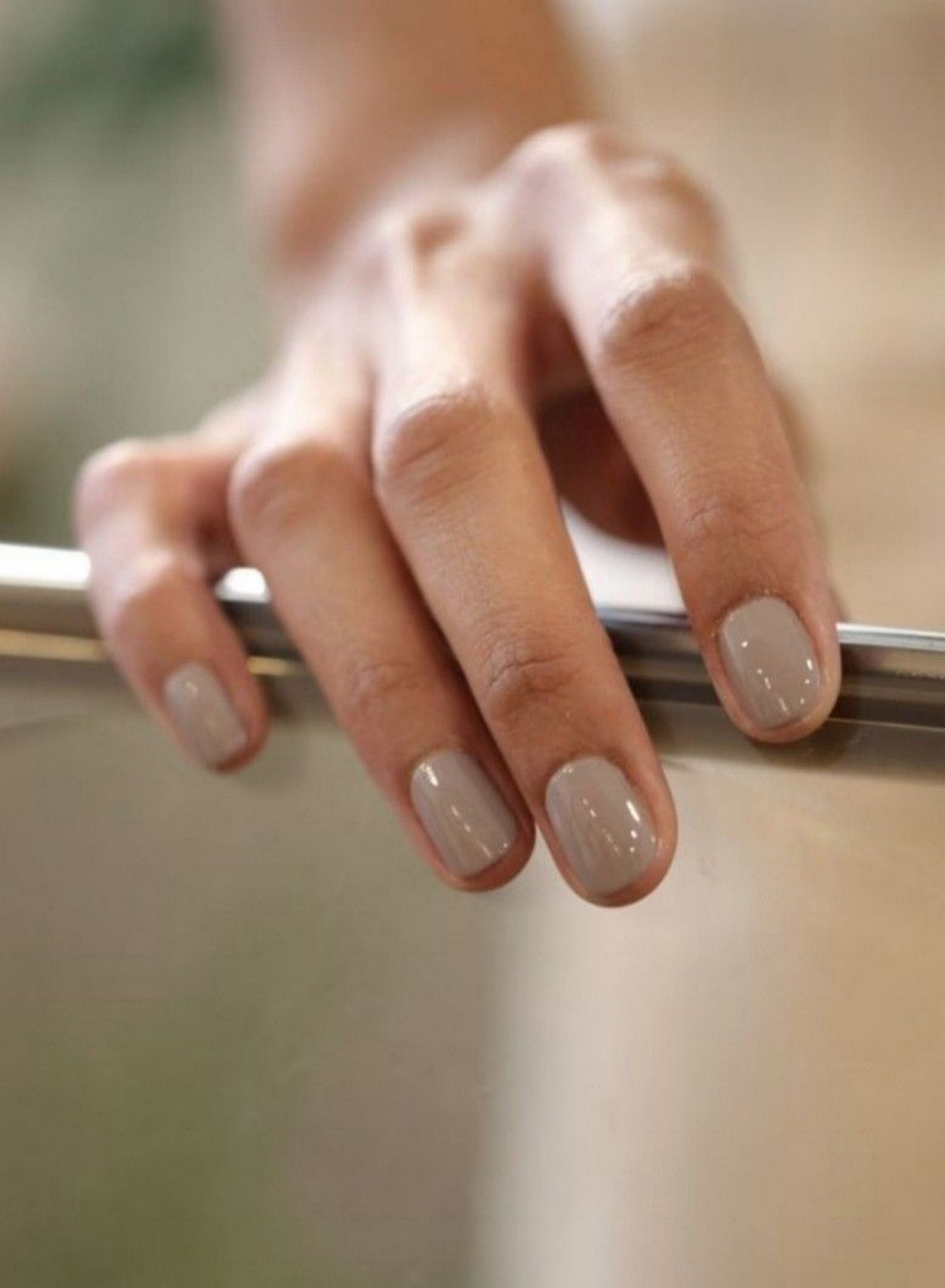 Маникюр 2026: этот цвет выглядит дорого, но делает руки дешевыми