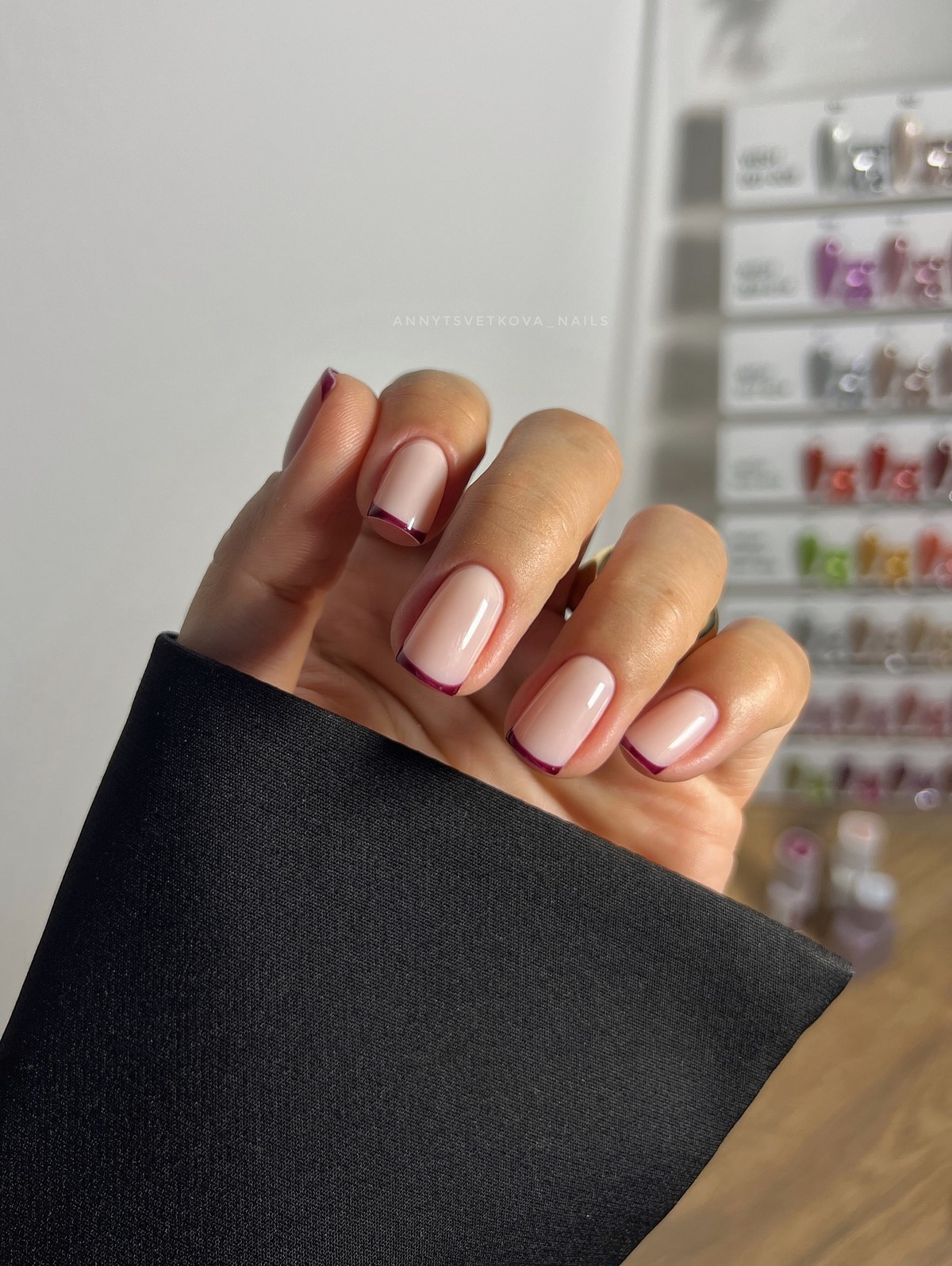 Тонкий френч 2026: как изменился привычный маникюр