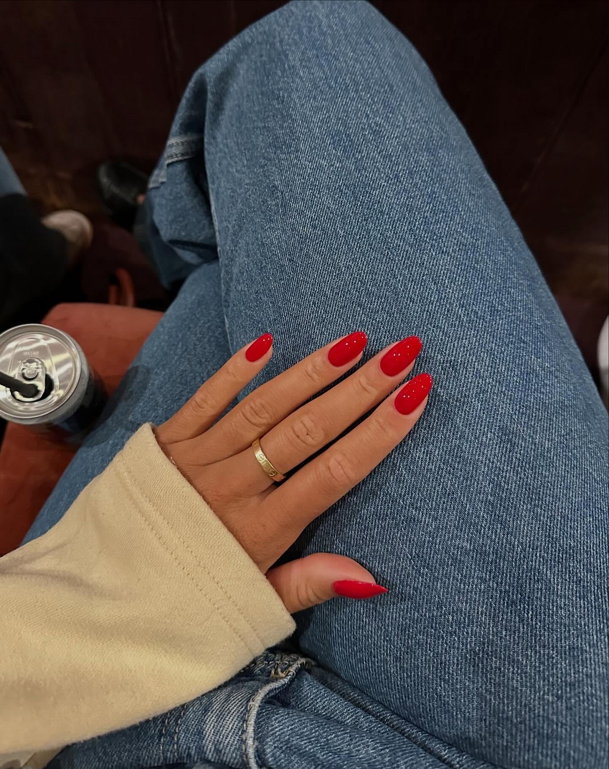 Красный маникюр в апреле 2026: каким он стал этой весной