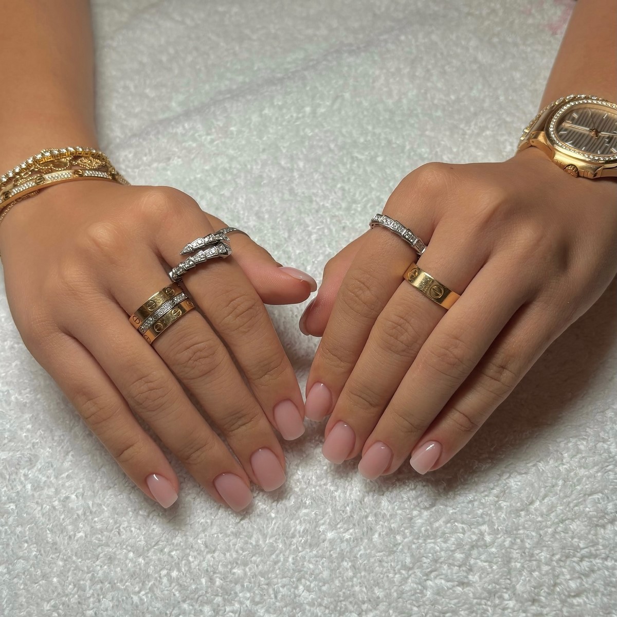 Маникюр без цвета: как выглядит натуральное покрытие сейчас