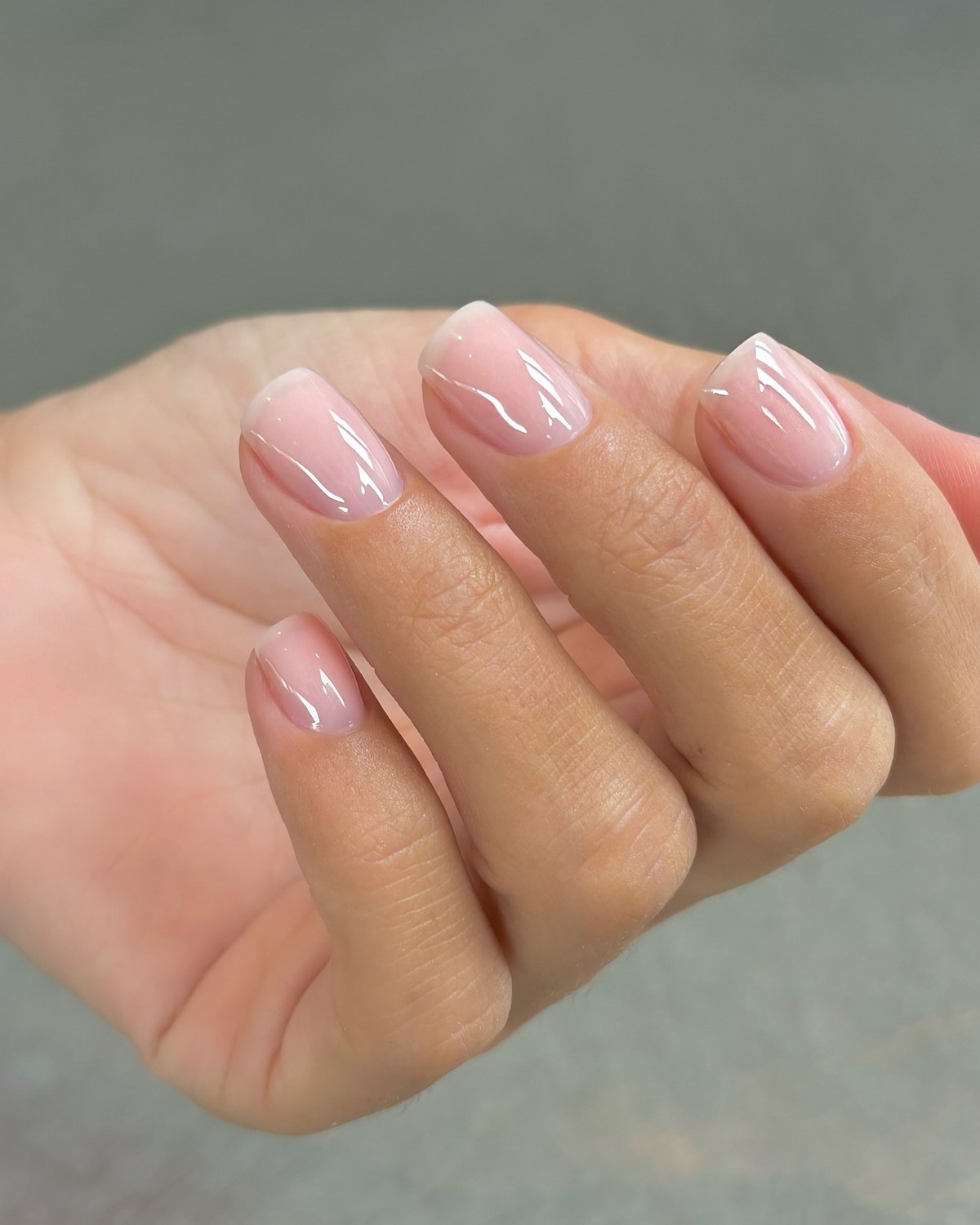 Маникюр без цвета: как выглядит натуральное покрытие сейчас