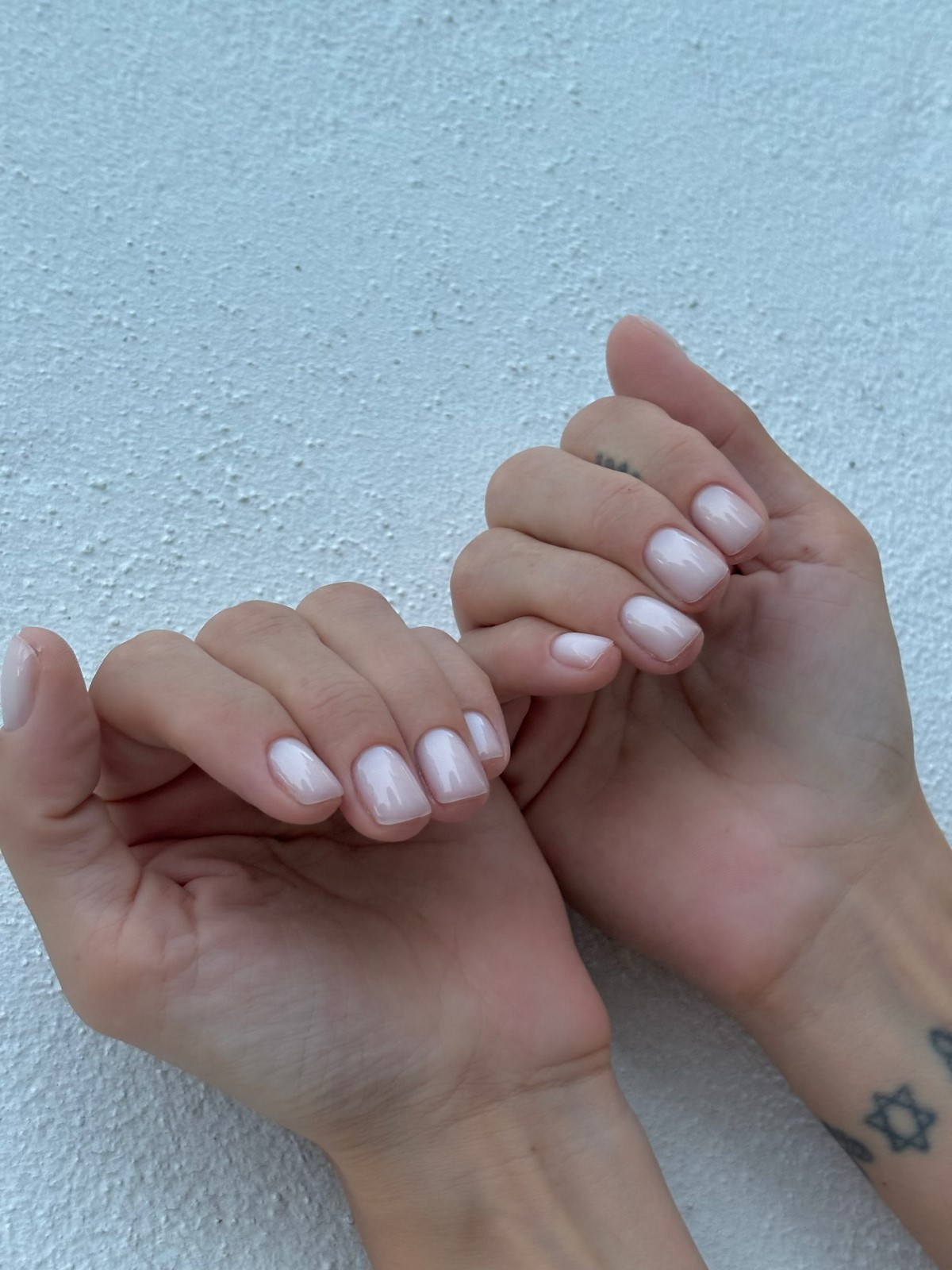 Маникюр без цвета: как выглядит натуральное покрытие сейчас