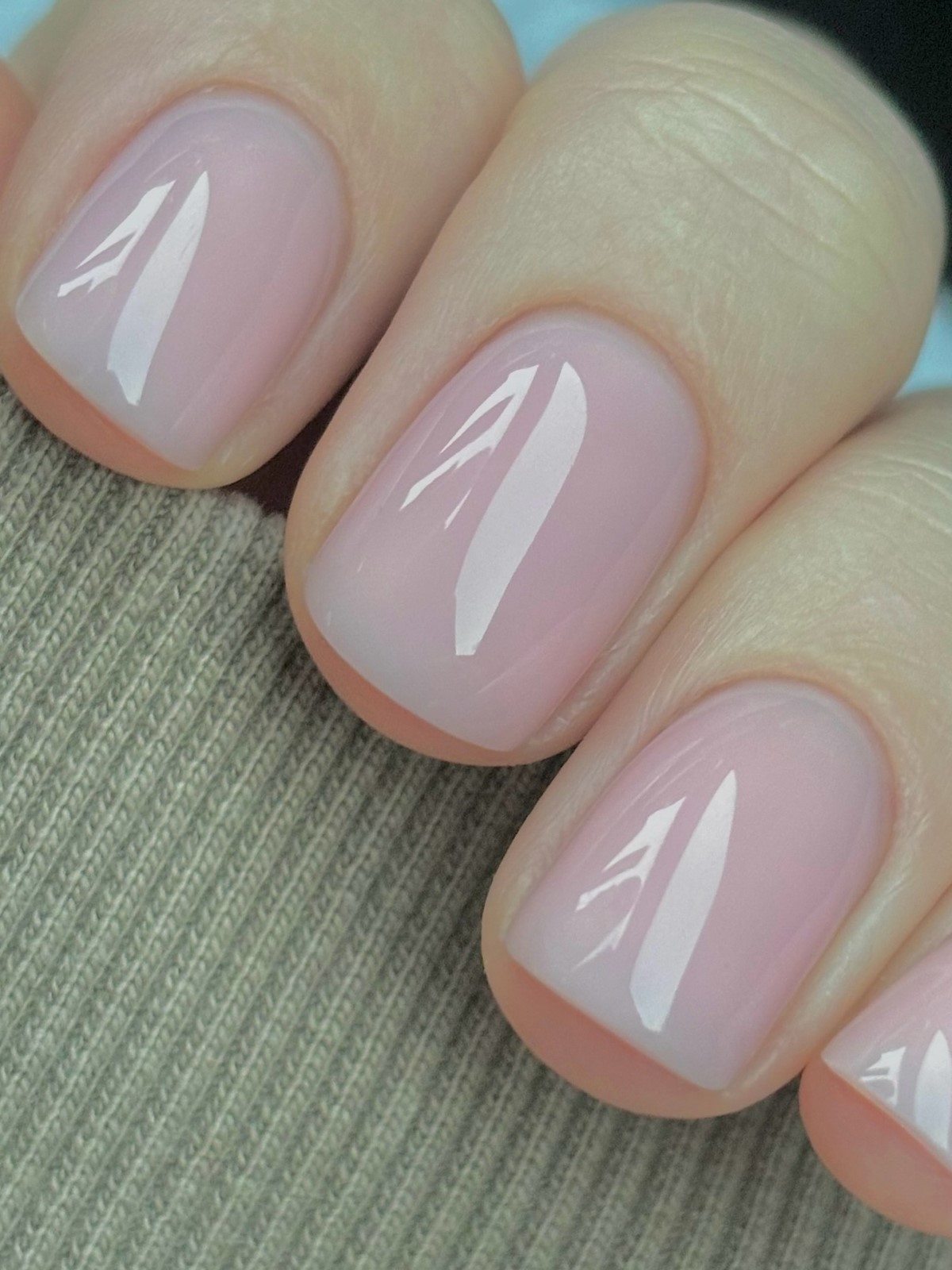 Маникюр без цвета: как выглядит натуральное покрытие сейчас