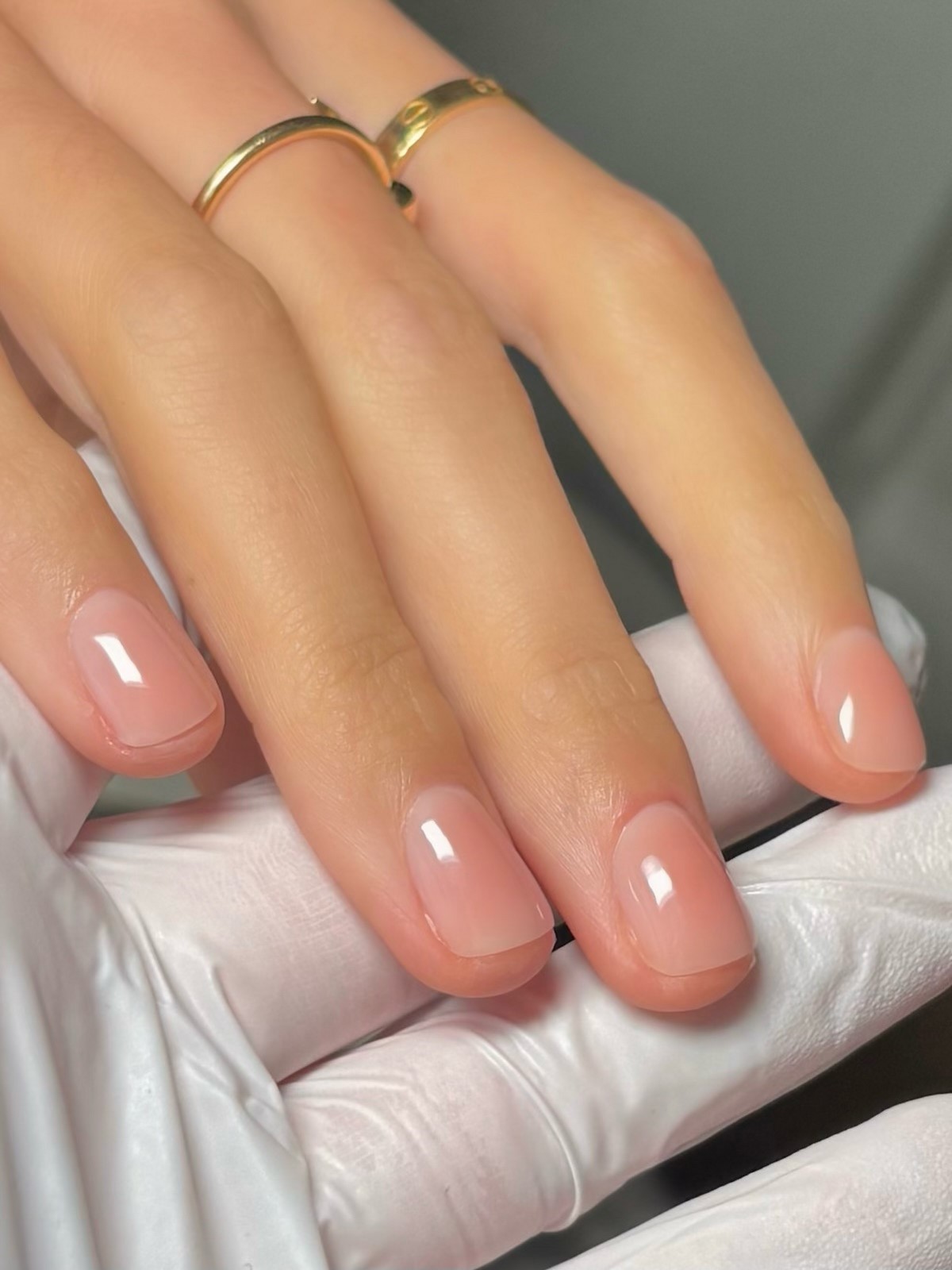 Маникюр без цвета: как выглядит натуральное покрытие сейчас