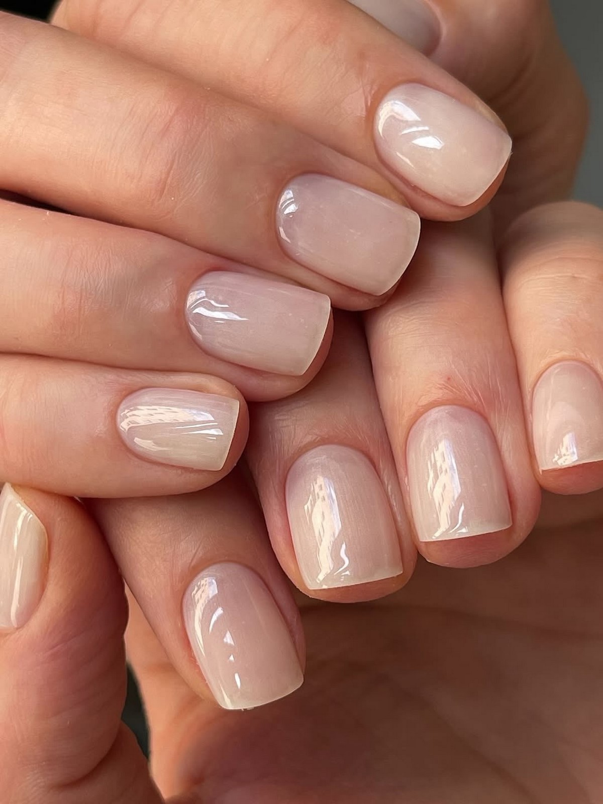 Маникюр без цвета: как выглядит натуральное покрытие сейчас