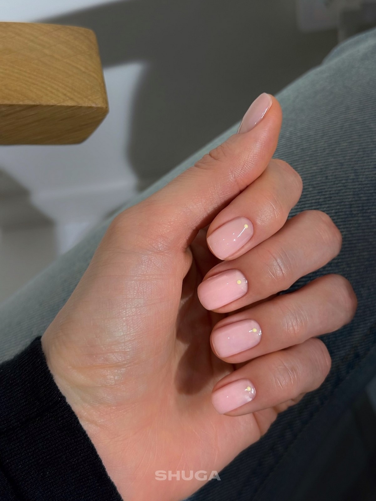 Маникюр без цвета: как выглядит натуральное покрытие сейчас