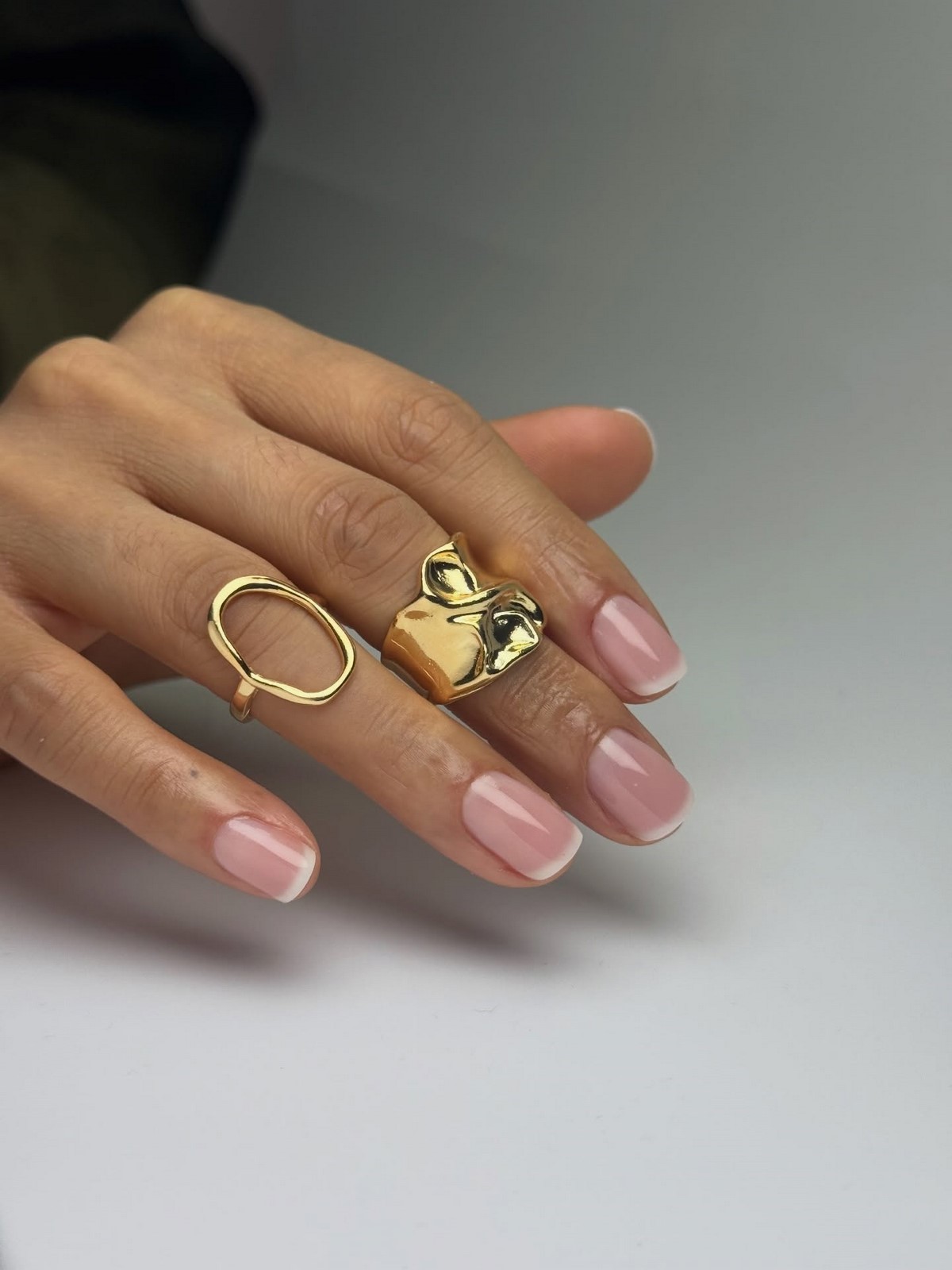 Маникюр без цвета: как выглядит натуральное покрытие сейчас