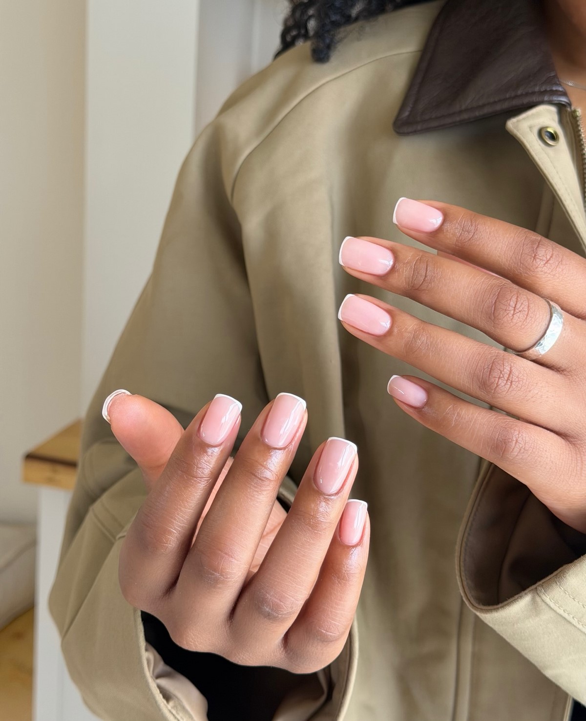 Маникюр без цвета: как выглядит натуральное покрытие сейчас