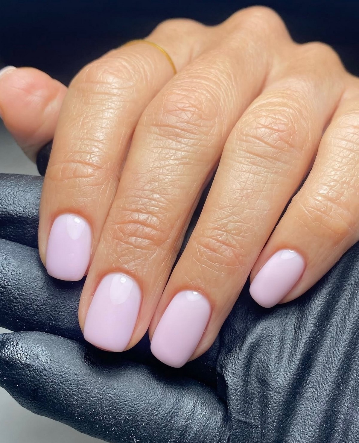 Маникюр, который сейчас делают чаще всего и он выглядит аккуратно