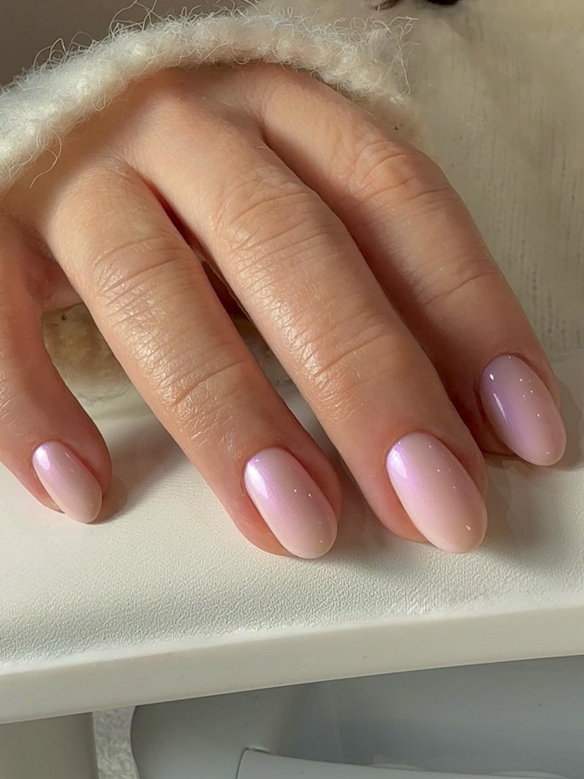 Маникюр, который сейчас делают чаще всего и он выглядит аккуратно