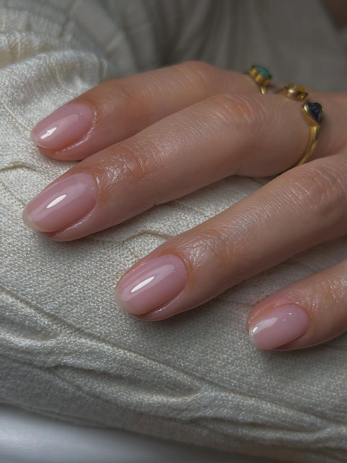 Маникюр, который сейчас делают чаще всего и он выглядит аккуратно