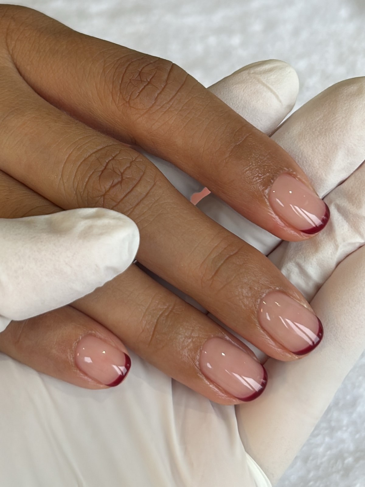 Маникюр, который сейчас делают чаще всего и он выглядит аккуратно