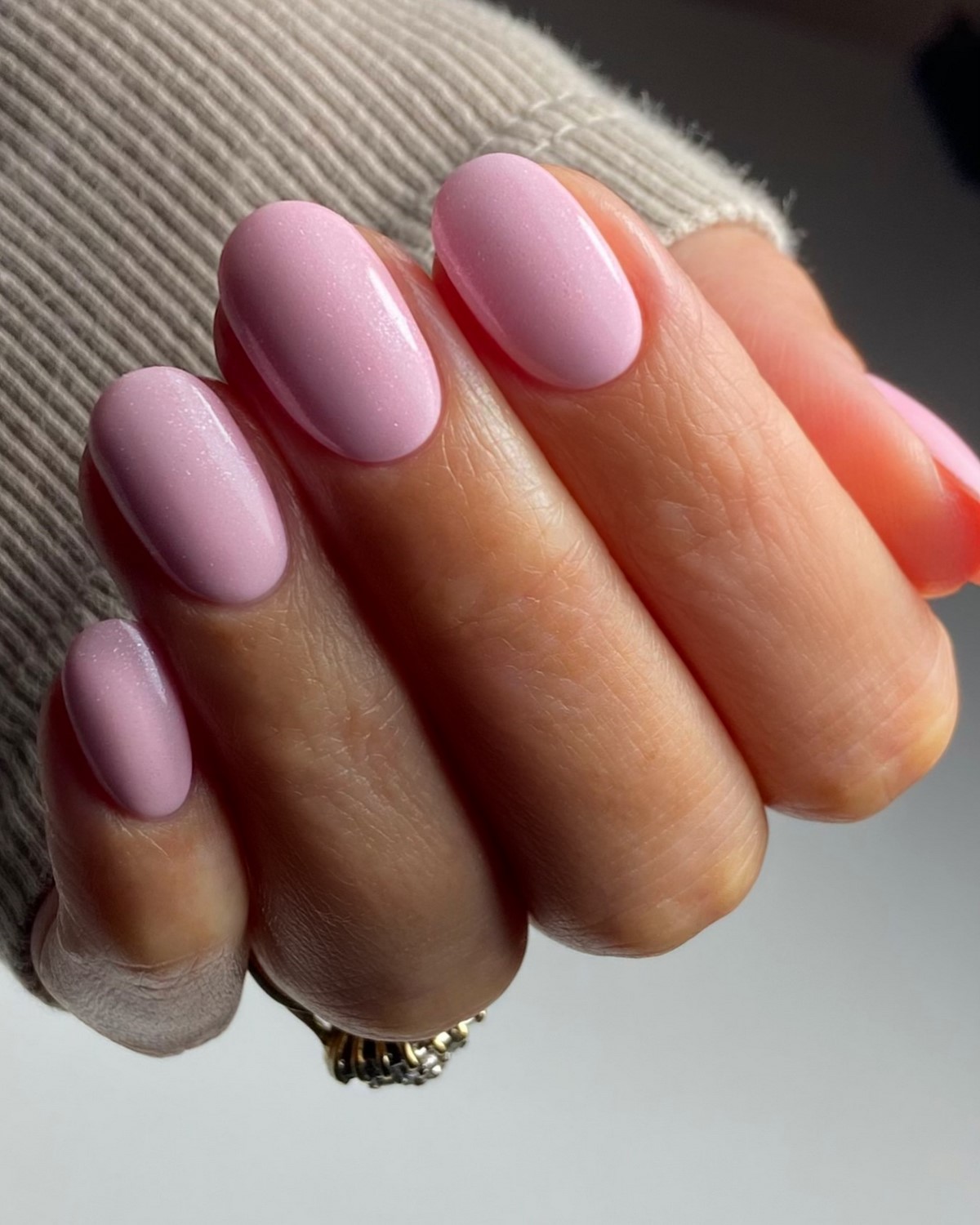 Маникюр, который сейчас делают чаще всего и он выглядит аккуратно