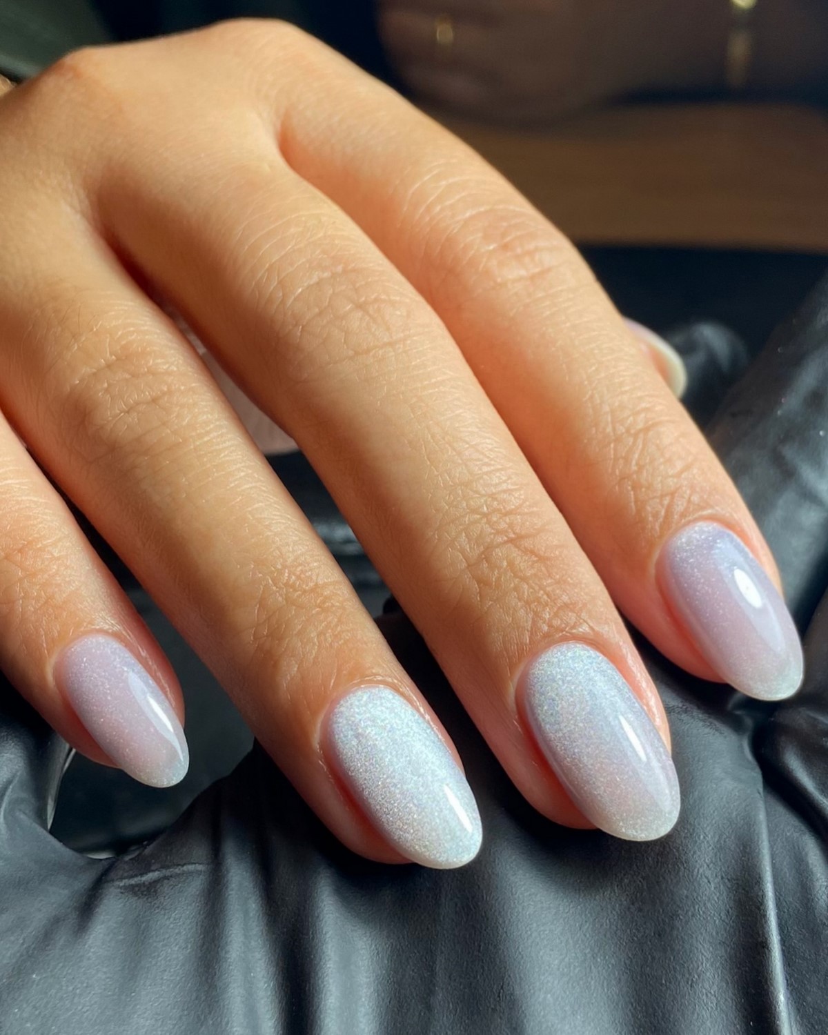 Маникюр, который сейчас делают чаще всего и он выглядит аккуратно