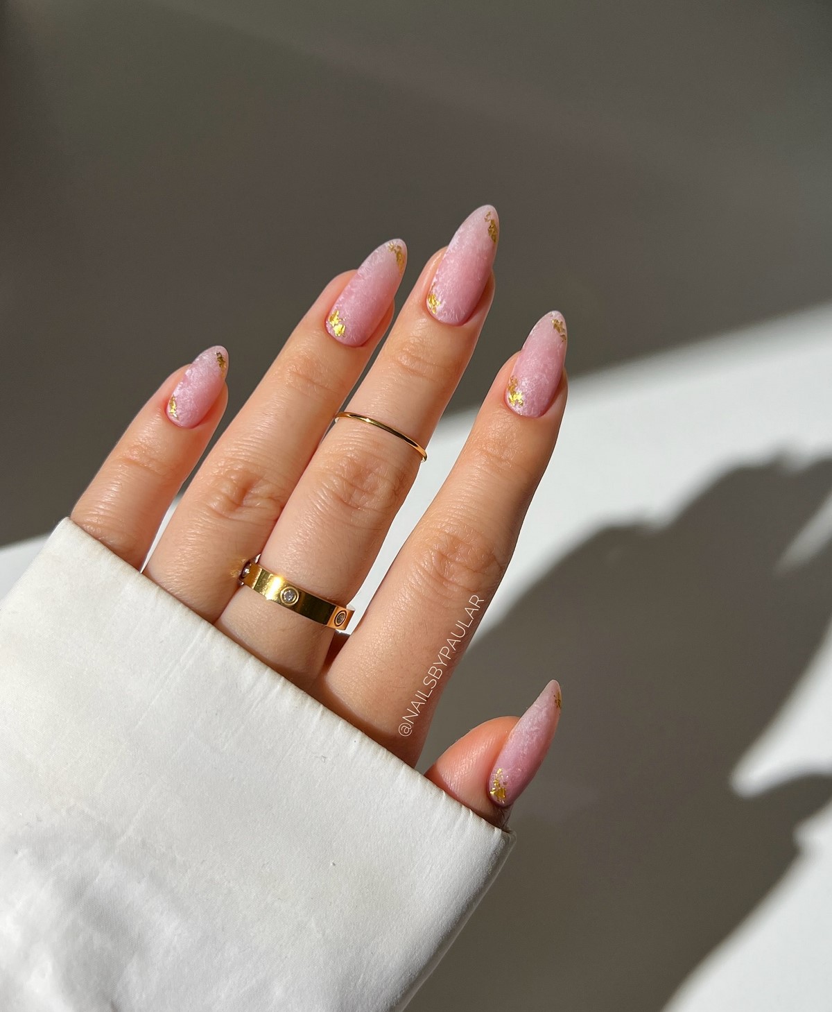 Маникюр, который сейчас делают чаще всего и он выглядит аккуратно