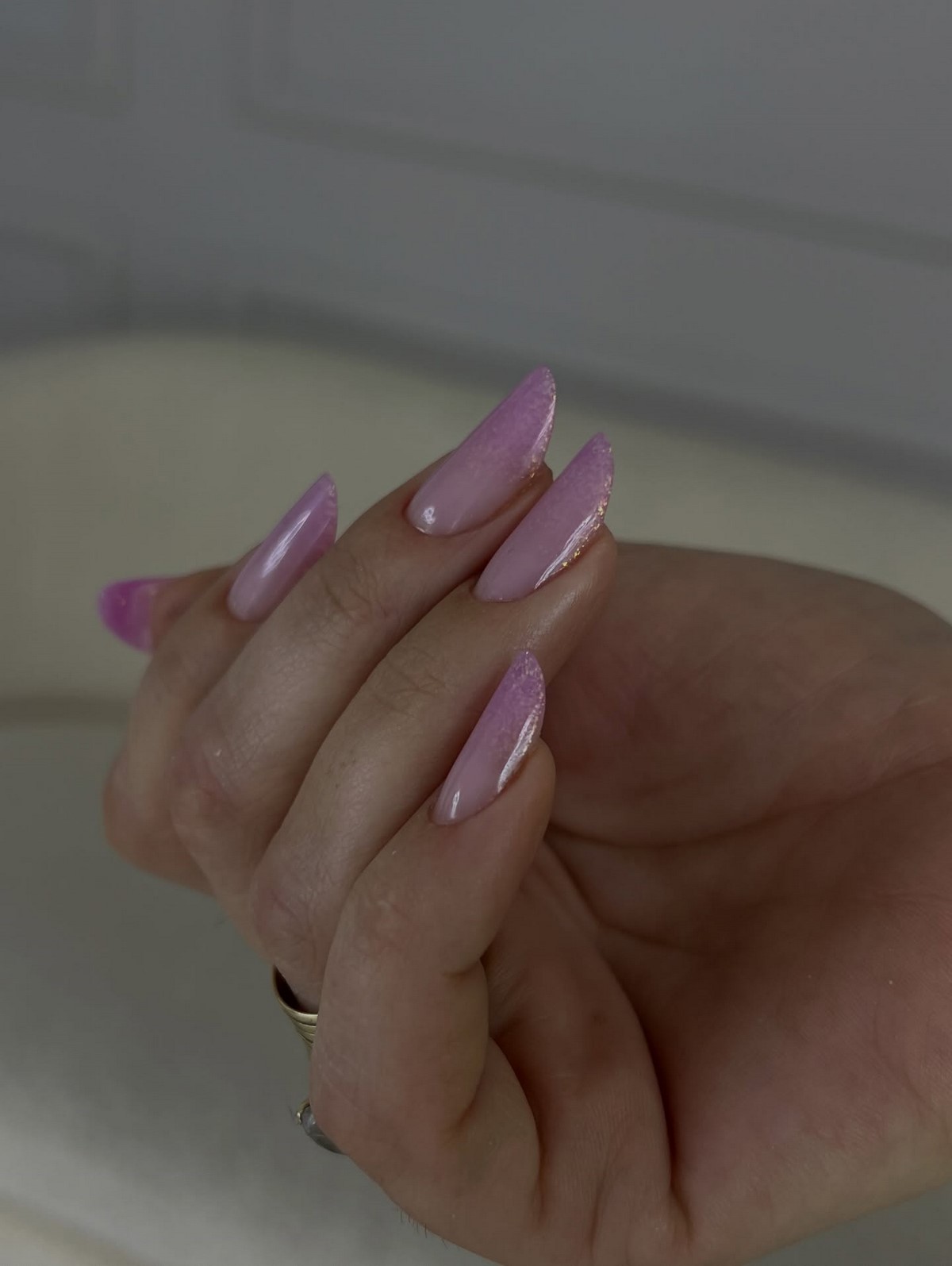 Маникюр, который сейчас делают чаще всего и он выглядит аккуратно