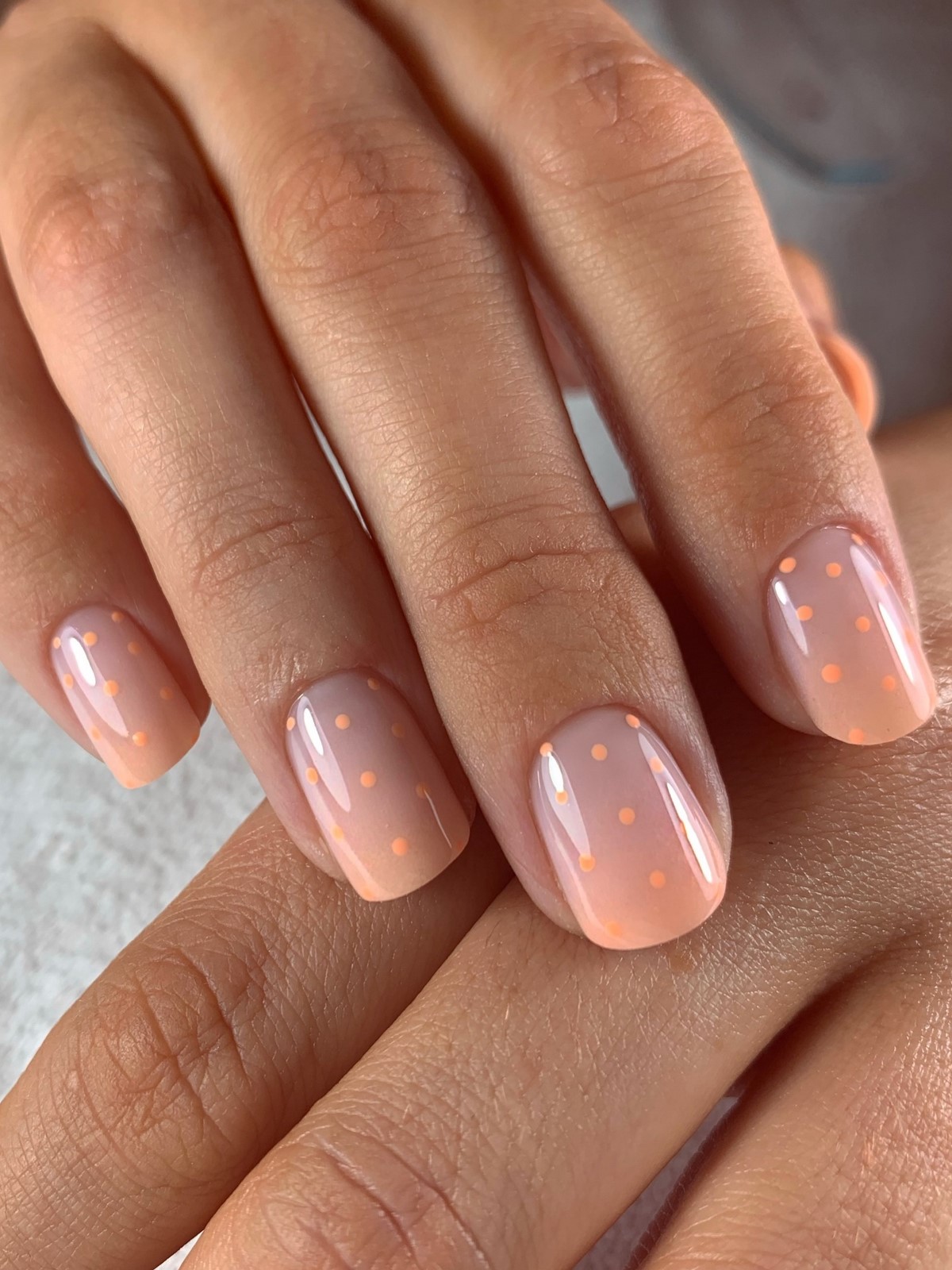 Маникюр, который сейчас делают чаще всего и он выглядит аккуратно