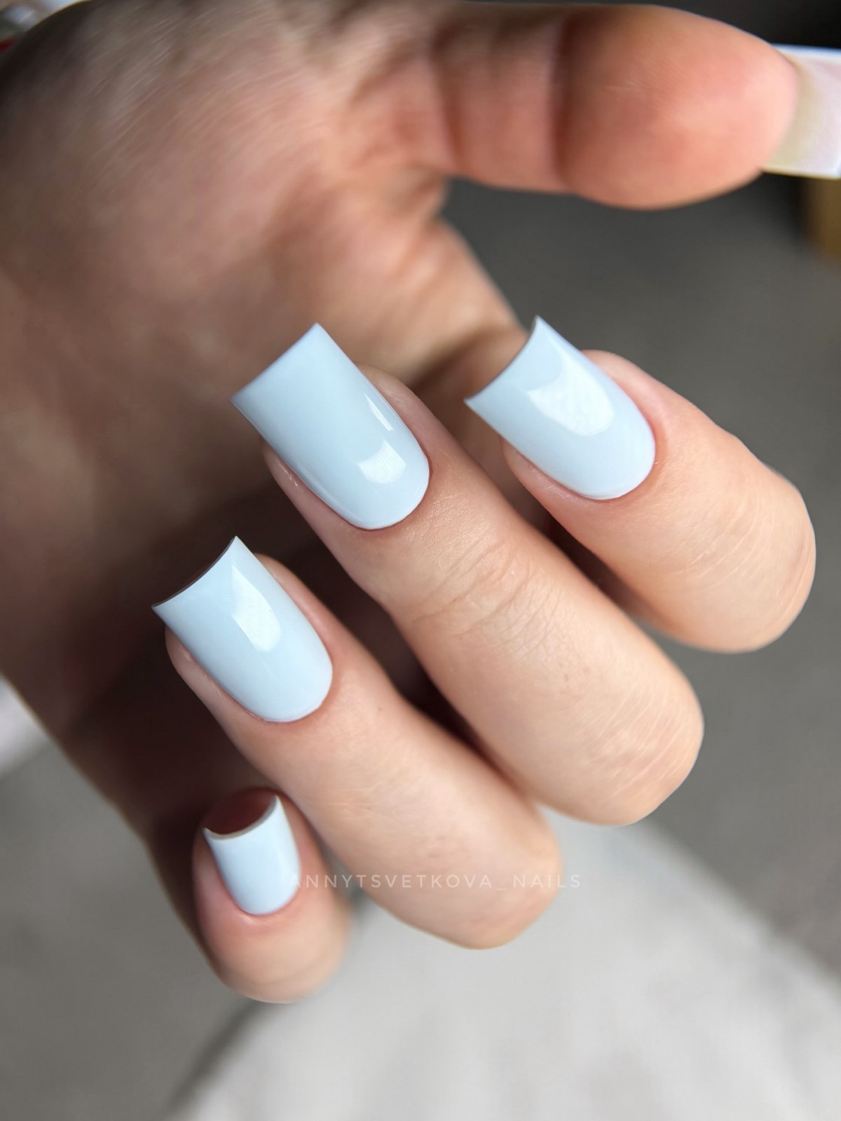 Маникюр, который сейчас делают чаще всего и он выглядит аккуратно