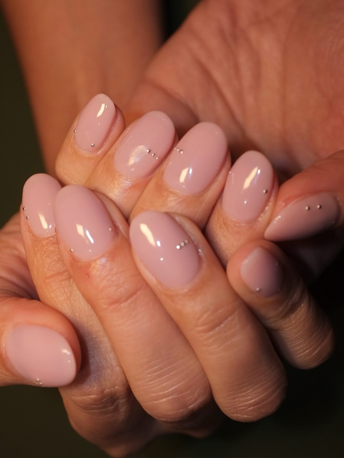 Маникюр, который сейчас делают чаще всего и он выглядит аккуратно