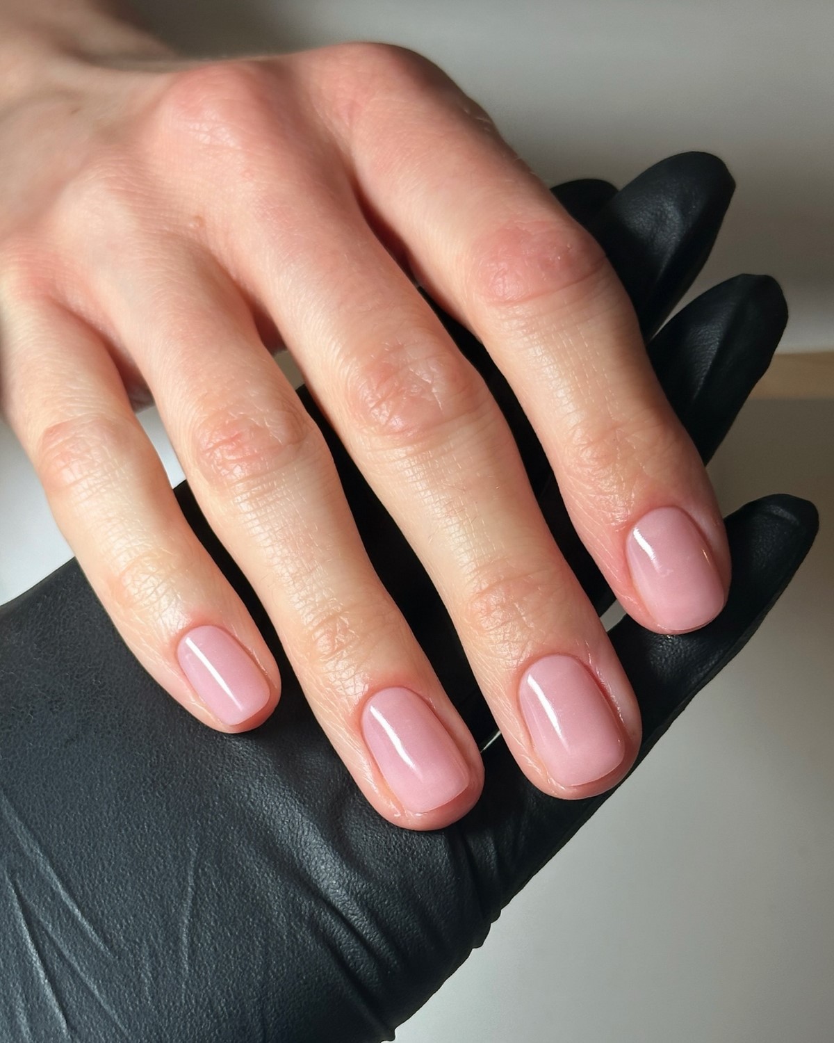 Маникюр, который выглядит аккуратно без усилий и всегда уместен