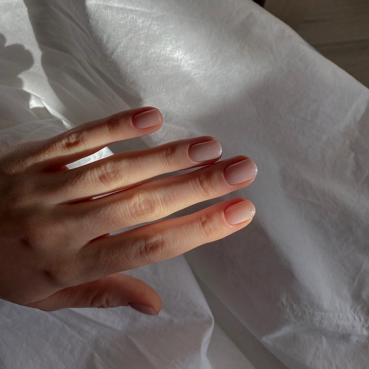 Маникюр, который выглядит аккуратно без усилий и всегда уместен