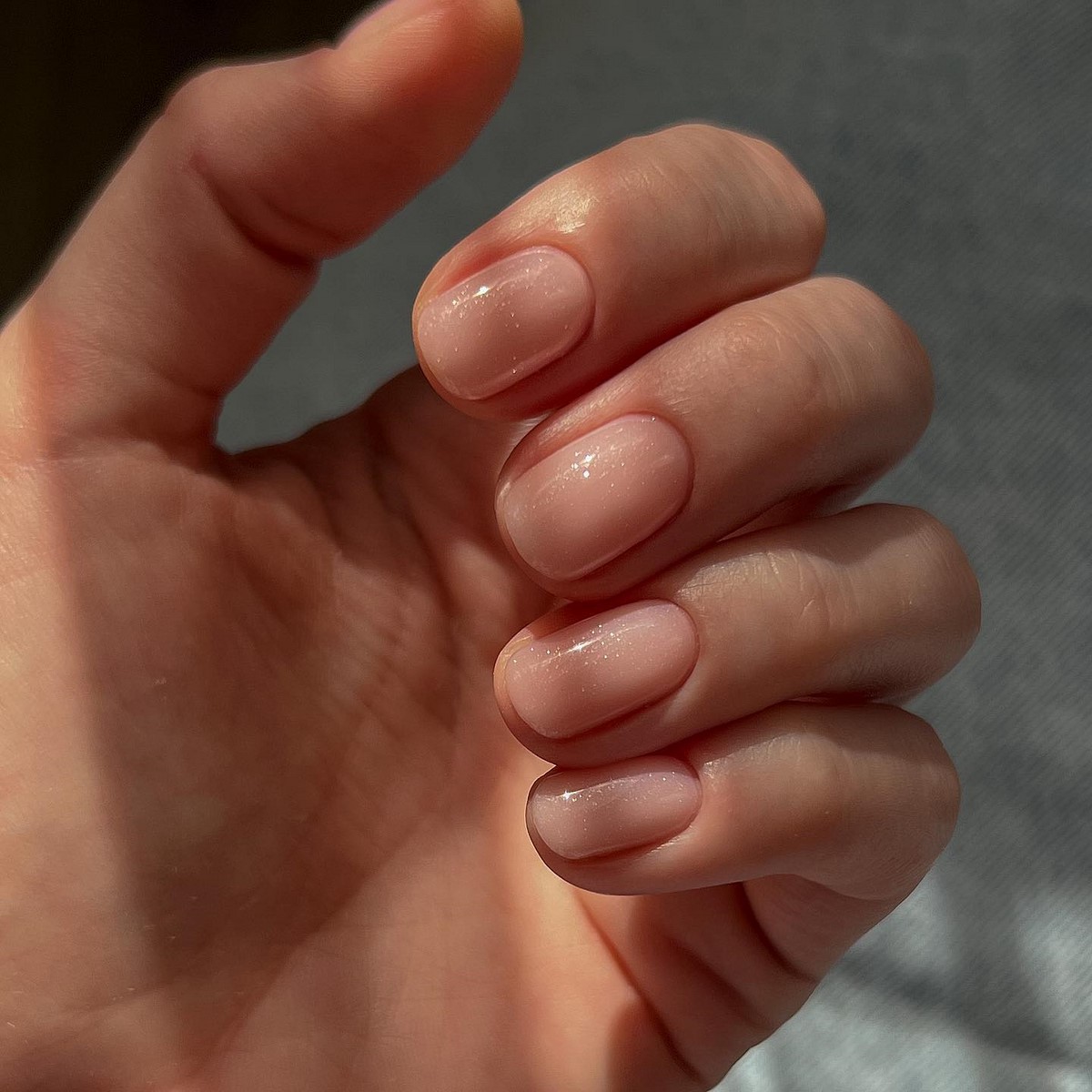 Маникюр, который выглядит аккуратно без усилий и всегда уместен