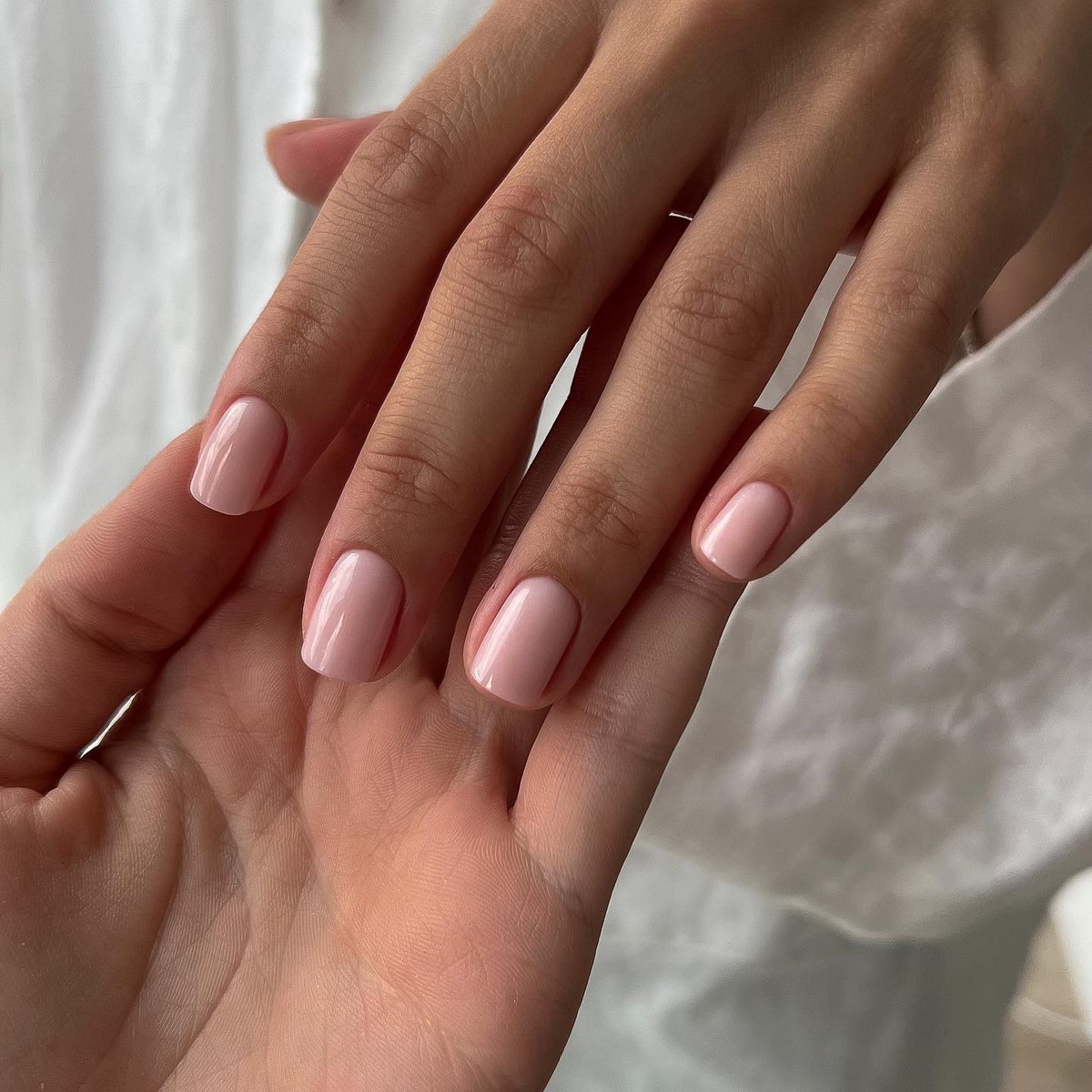 Маникюр, который выглядит аккуратно без усилий и всегда уместен