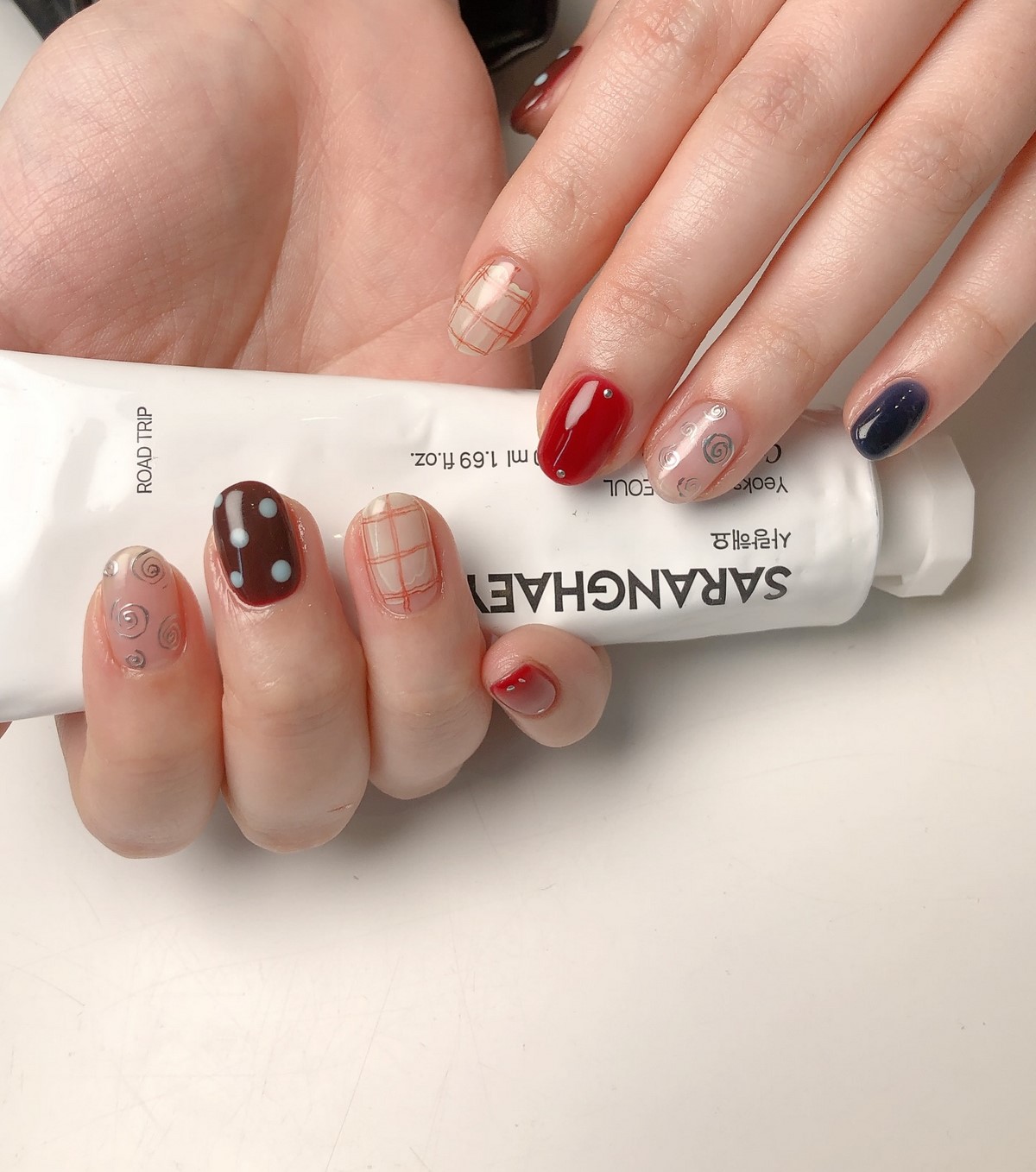 Маникюр на короткие ногти: простой вариант на каждый день