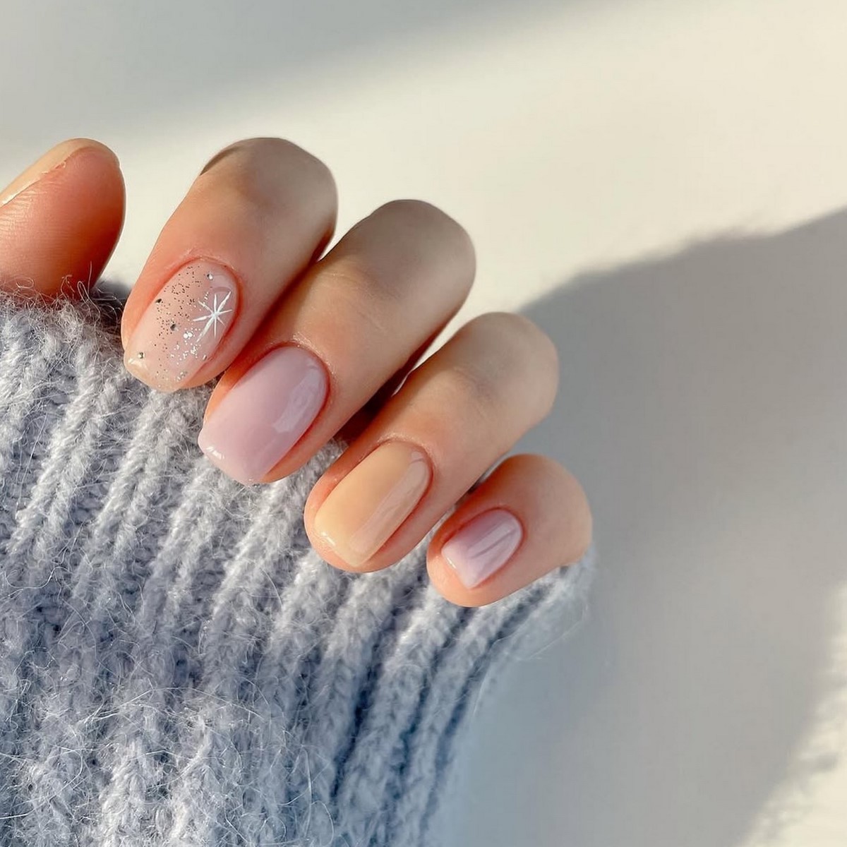 Маникюр на короткие ногти: простой вариант на каждый день