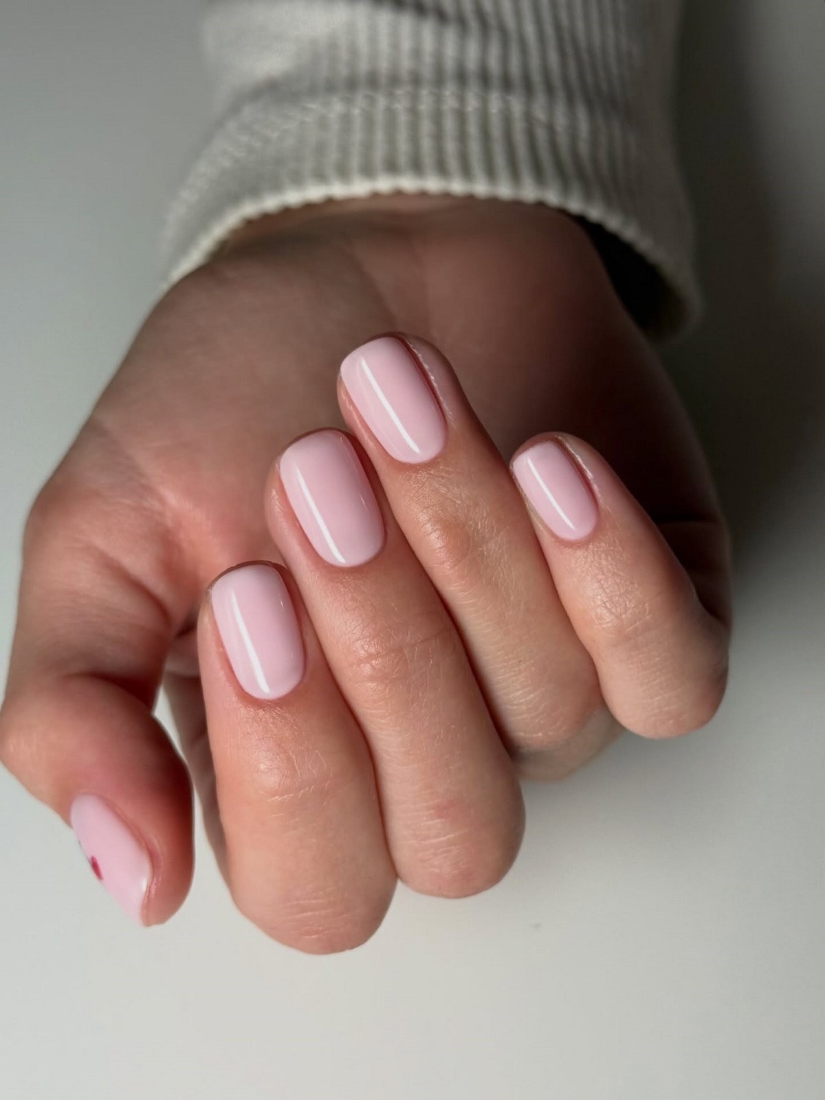 Маникюр на короткие ногти: простой вариант на каждый день