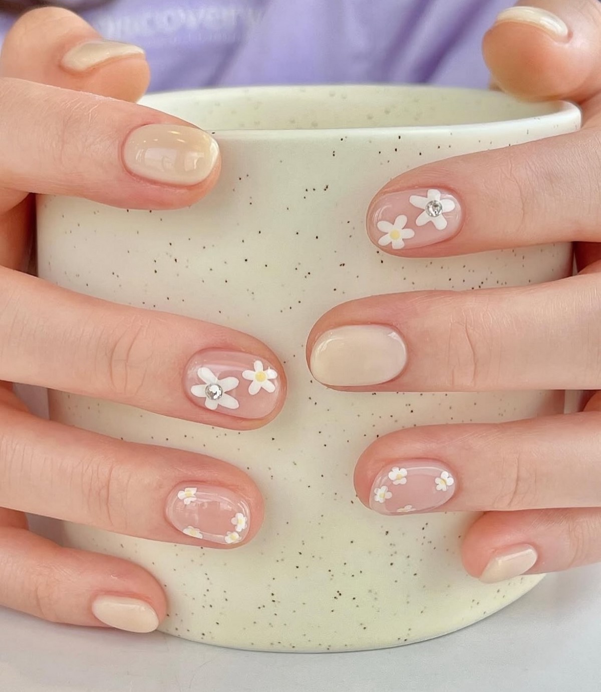 Маникюр на короткие ногти: простой вариант на каждый день