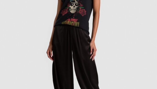 Alice + Olivia собрала Guns N’ Roses, The Who и Вилли Нельсона в одной капсуле