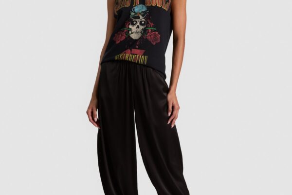 Alice + Olivia собрала Guns N’ Roses, The Who и Вилли Нельсона в одной капсуле