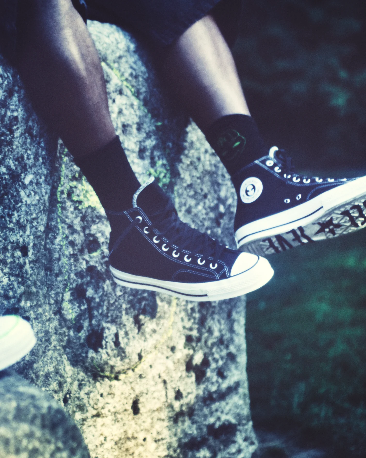 Черные высокие Chuck 70 No Problemo x Converse с инопланетной эмблемой и надписью Believe на подошве