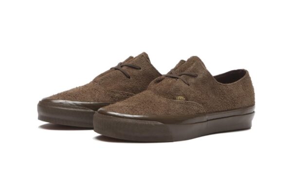 Vans пересобрал свои первые кеды из цельного куска кожи