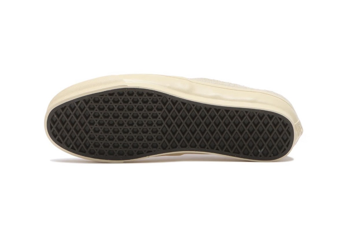Вафельная подошва кед Vans Authentic Ease крупным планом