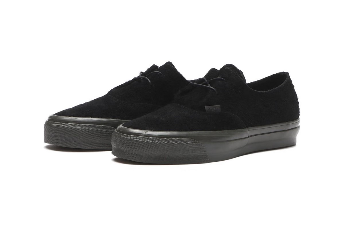 Черные замшевые кеды Vans Authentic Ease с темной подошвой