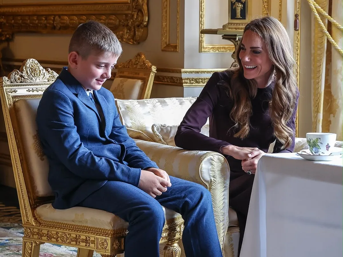 Кейт Миддлтон в сливовом платье Burberry: с чем сочетать сливовый цвет в одежде